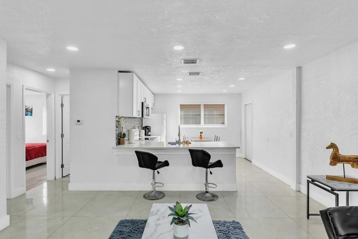 2 Bdrm Modern House Mins From Beach & Casino Hb1 Hallandale Beach Bagian luar foto