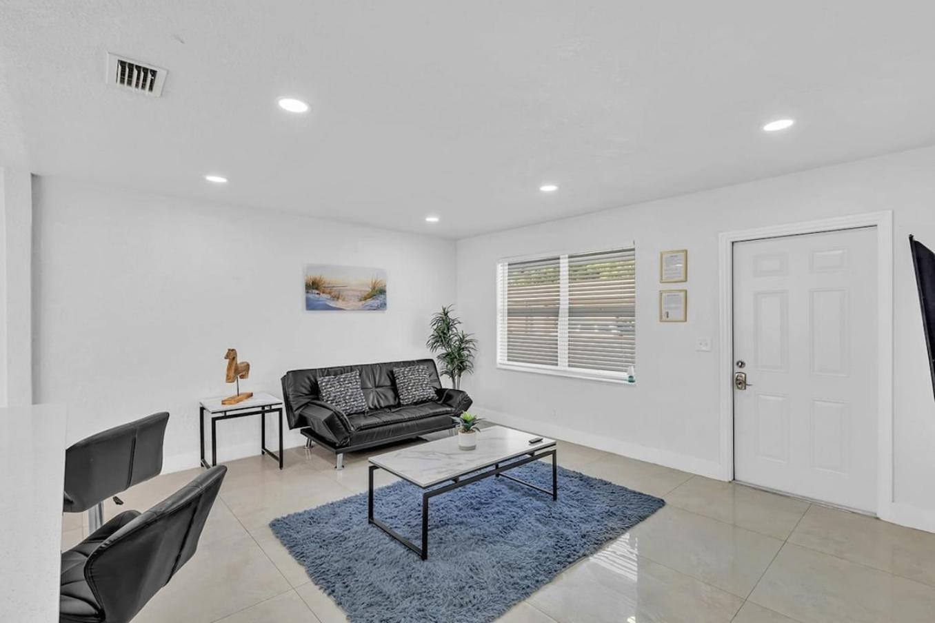 2 Bdrm Modern House Mins From Beach & Casino Hb1 Hallandale Beach Bagian luar foto