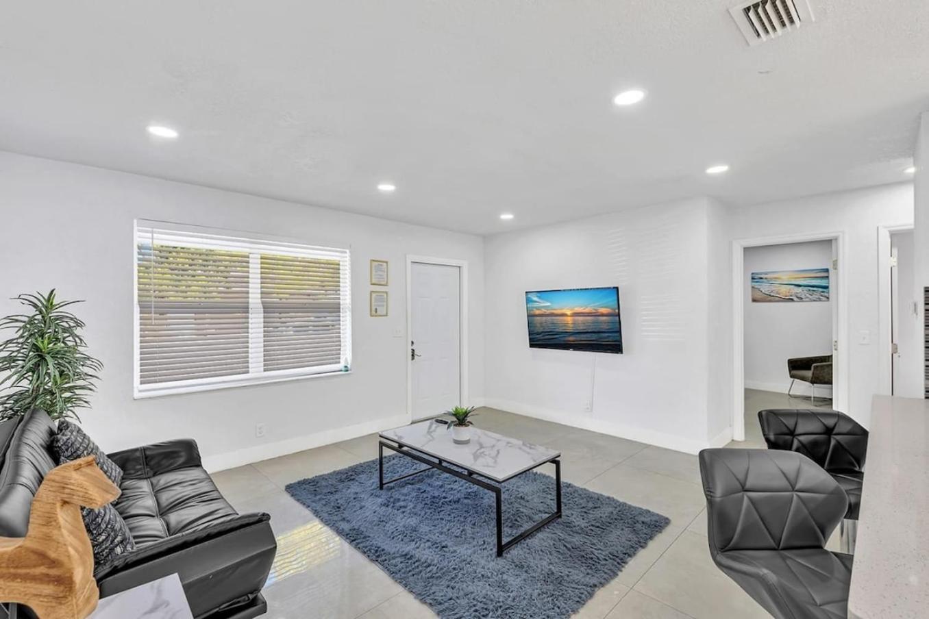 2 Bdrm Modern House Mins From Beach & Casino Hb1 Hallandale Beach Bagian luar foto