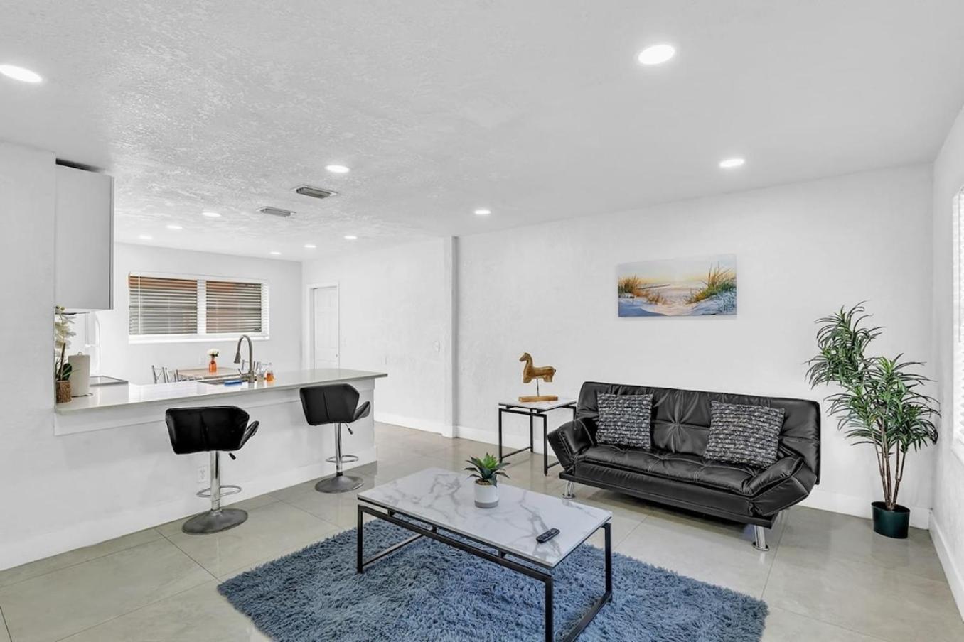 2 Bdrm Modern House Mins From Beach & Casino Hb1 Hallandale Beach Bagian luar foto