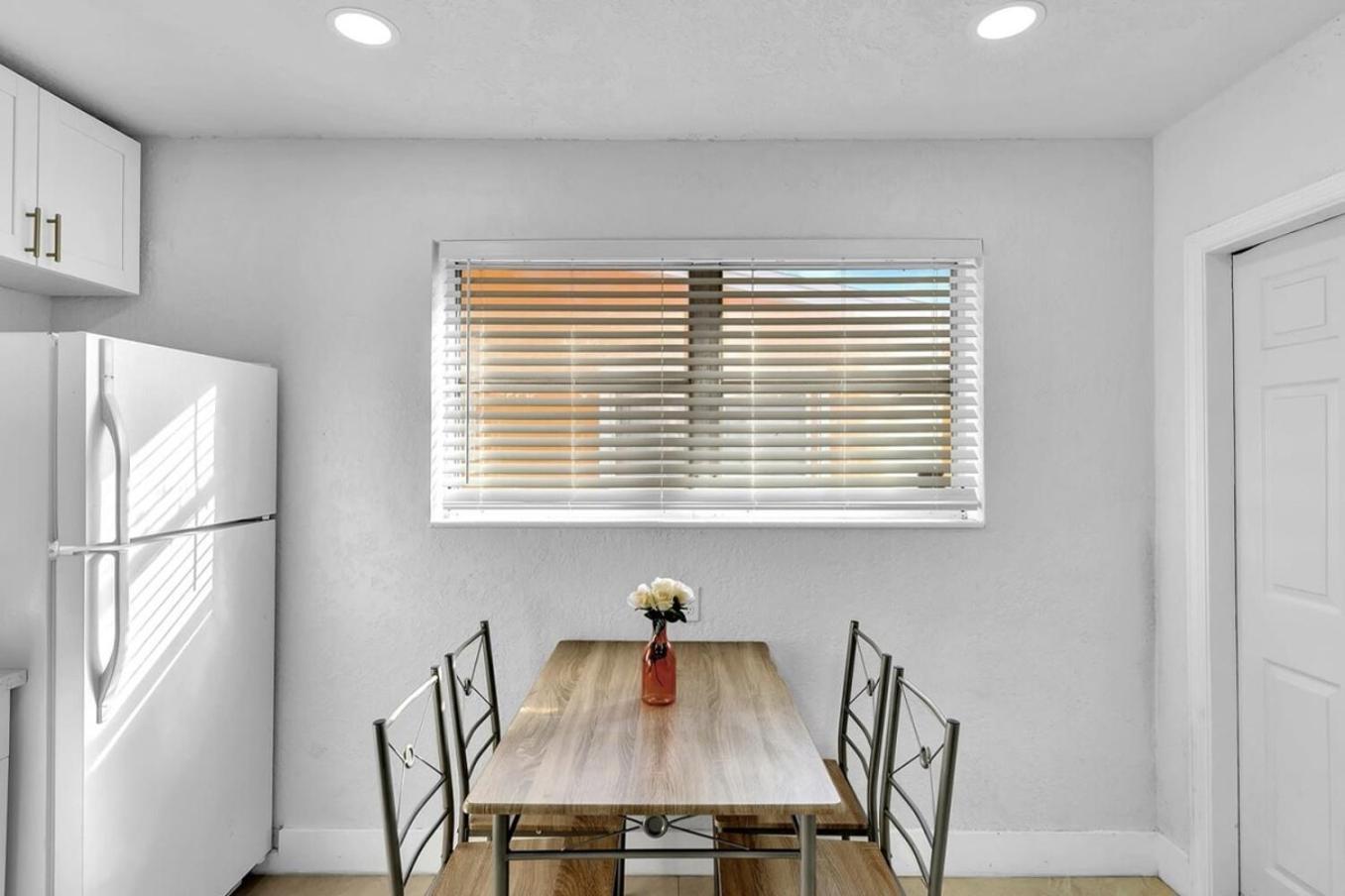 2 Bdrm Modern House Mins From Beach & Casino Hb1 Hallandale Beach Bagian luar foto