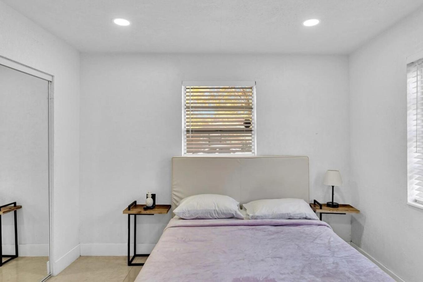 2 Bdrm Modern House Mins From Beach & Casino Hb1 Hallandale Beach Bagian luar foto
