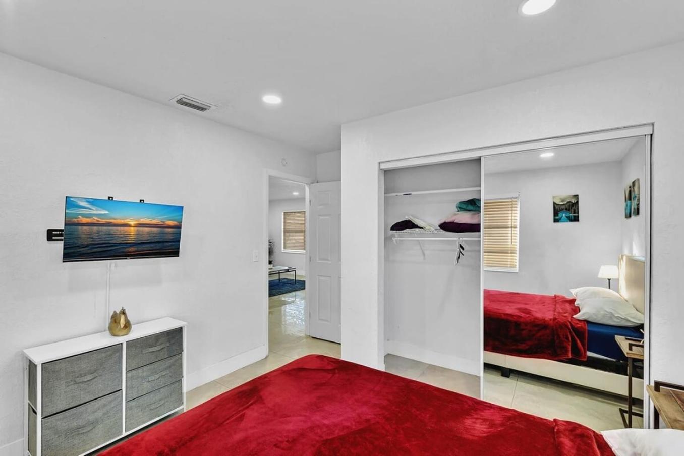 2 Bdrm Modern House Mins From Beach & Casino Hb1 Hallandale Beach Bagian luar foto