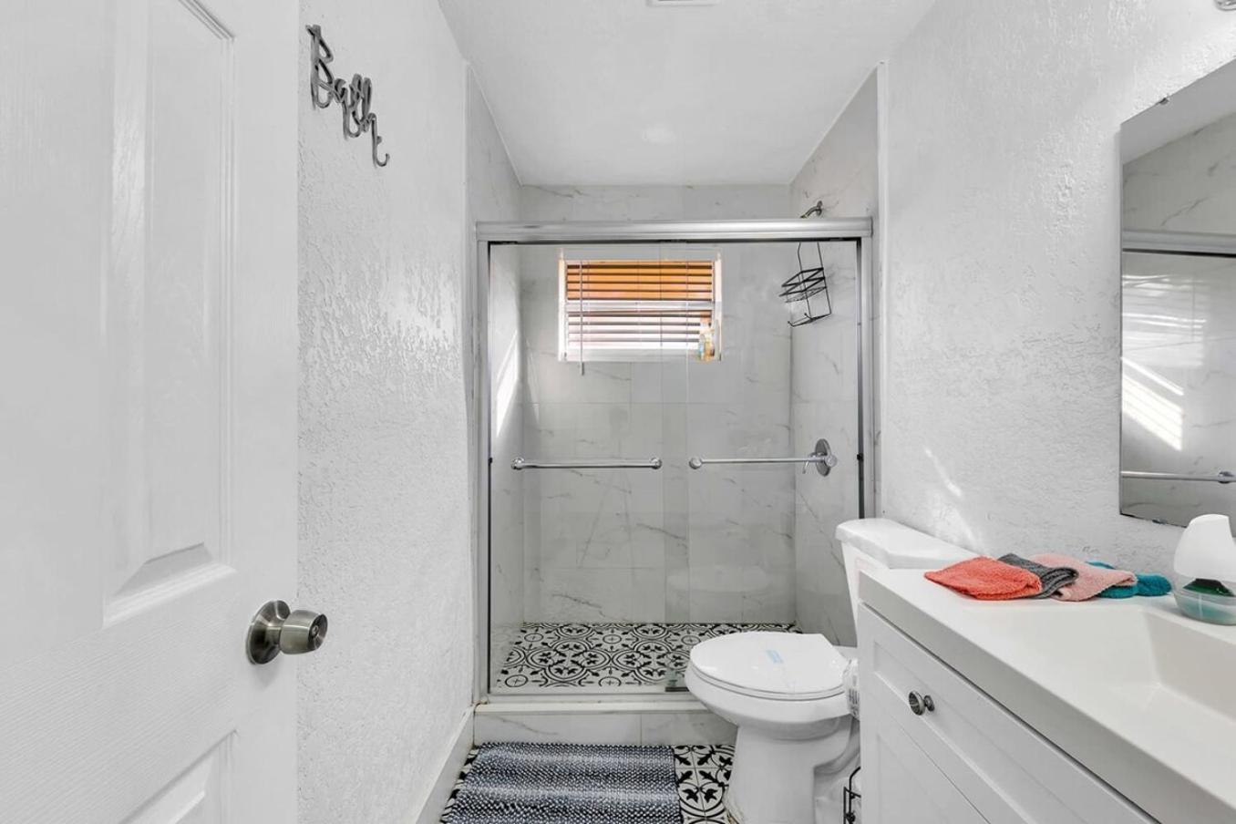 2 Bdrm Modern House Mins From Beach & Casino Hb1 Hallandale Beach Bagian luar foto