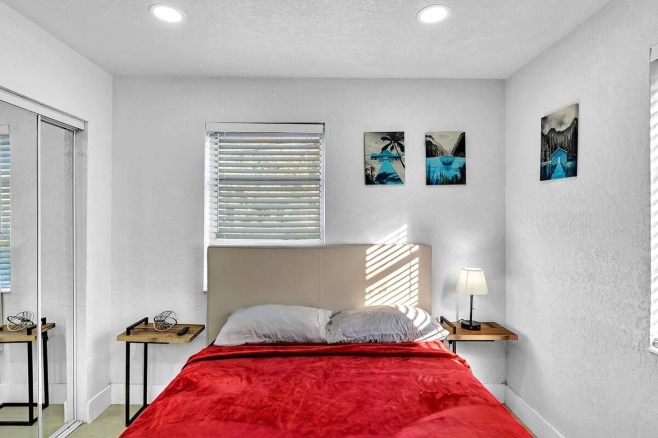 2 Bdrm Modern House Mins From Beach & Casino Hb1 Hallandale Beach Bagian luar foto