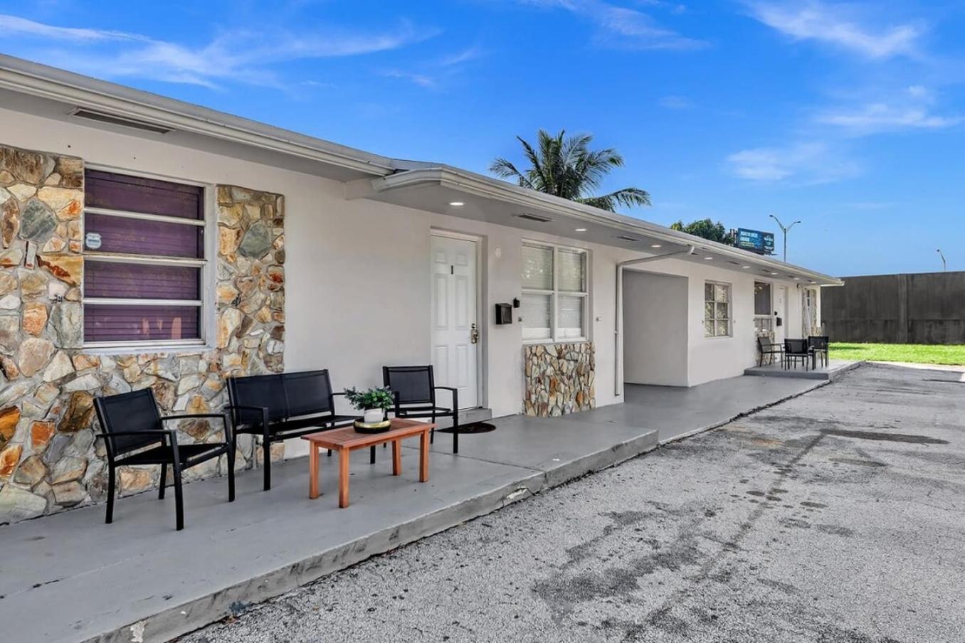 2 Bdrm Modern House Mins From Beach & Casino Hb1 Hallandale Beach Bagian luar foto