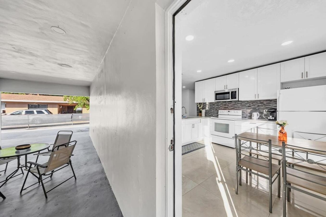 2 Bdrm Modern House Mins From Beach & Casino Hb1 Hallandale Beach Bagian luar foto